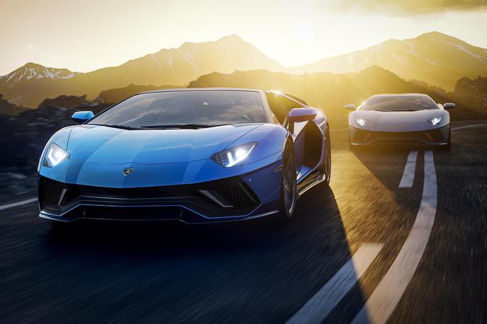 Lamborghini aventador | Aventador pri Lamborghiniju že čaka svojega naslednika, ki pa bo imel hibridni pogon. | Foto Lamborghini