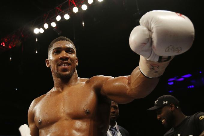 Nokavter Anthony Joshua je v profesionalni karieri odboksal vsega 41 rund, vseh svojih 17 poklicnih zmag je dosegel predčasno. | Foto: Reuters