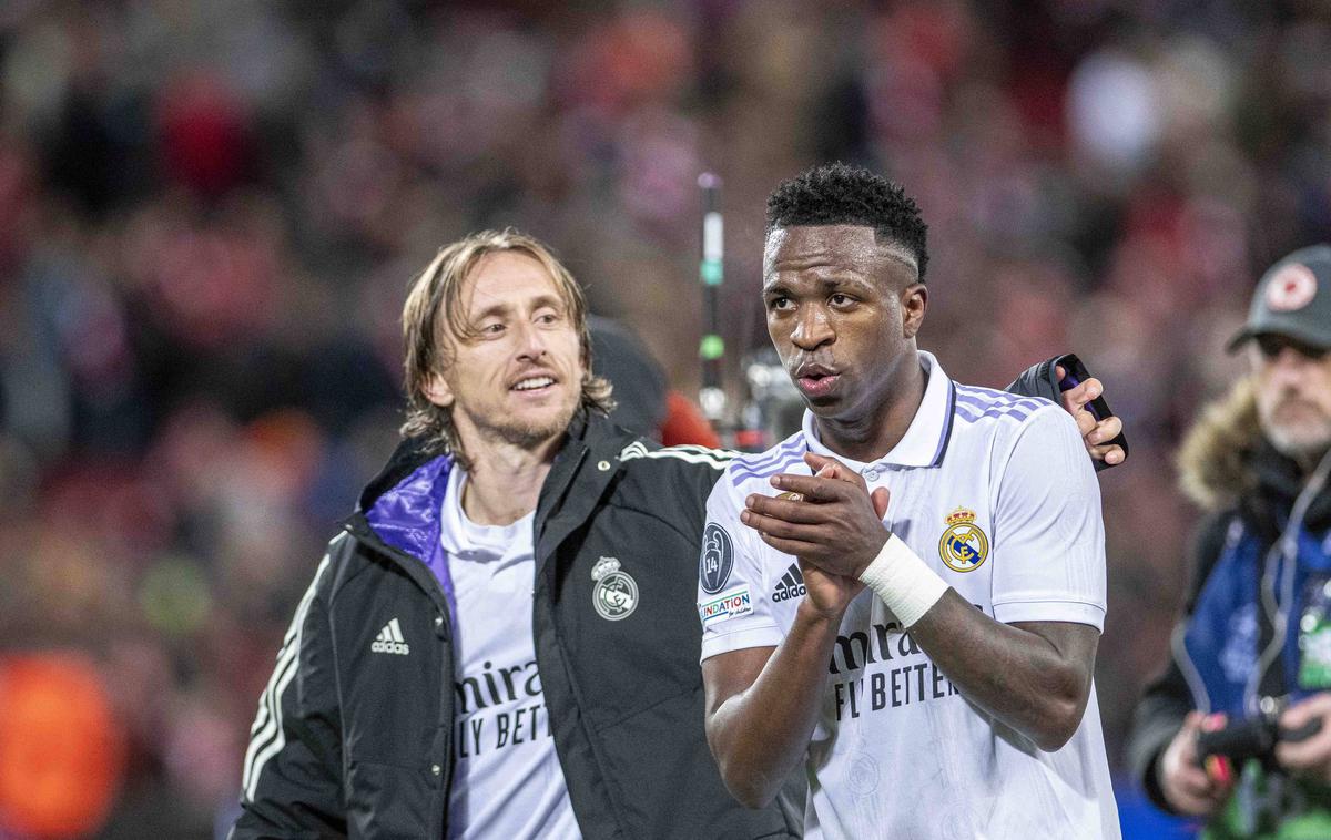 Modrić Vinicius | 37-letni Hrvat Luka Modrić in 15 let mlajši Brazilec Vinicius Jr. po veliki zmagi Reala na Anfieldu. | Foto Guliverimage