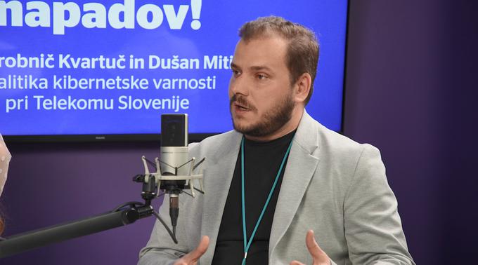 Dušan Mitić deluje na področju obveščevalne analitike (Threat inteligence), pri svojem delu se osredotoča predvsem na pregledovanje temnega spleta, analiziranje taktik, tehnik in procedur, ki jih uporabljajo zlonamerni akterji. Analizira zlonamerne programske opreme in sodeluje pri odzivih na kibernetske incidente in vdore v informacijske sisteme. | Foto: Siol.net