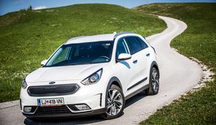 Kia niro – športni terenec, ki lahko brez težav "popije" manj kot šest litrov bencina