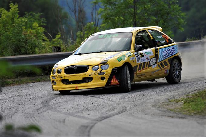 Boštjan Logar in Nejc Štrovs (MG ZR 105) sta se iskreno veselila tesne zmage na domačem reliju. | Foto: Gregor Pavšič