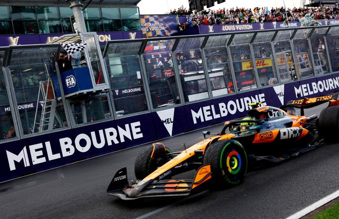 Lando Norris je prvi prečkal ciljno črto v Melbournu. | Foto: Reuters