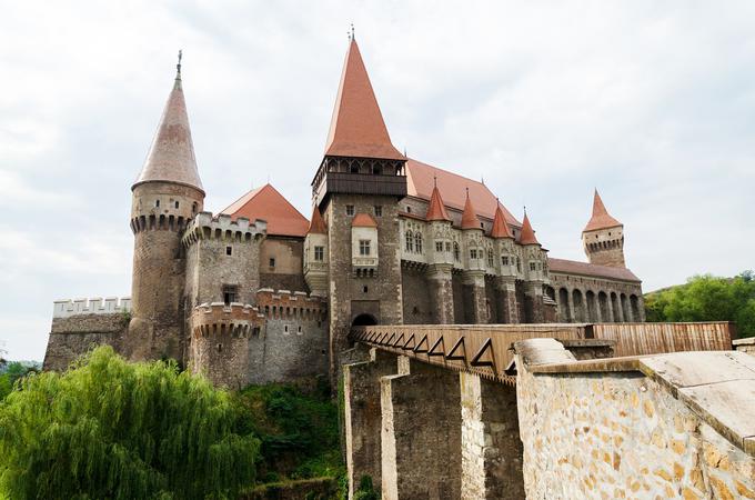 Romunija (fotografija je simbolična) je največja izvoznica zdravnikov v druge države Evropske unije. Z bistveno višjimi plačami zdravnikov romunska vlada upa, da bo ustavila množičen odliv in morda celo prepričala romunske zdravnike v tujini o vrnitvi v domovino. | Foto: Pixabay