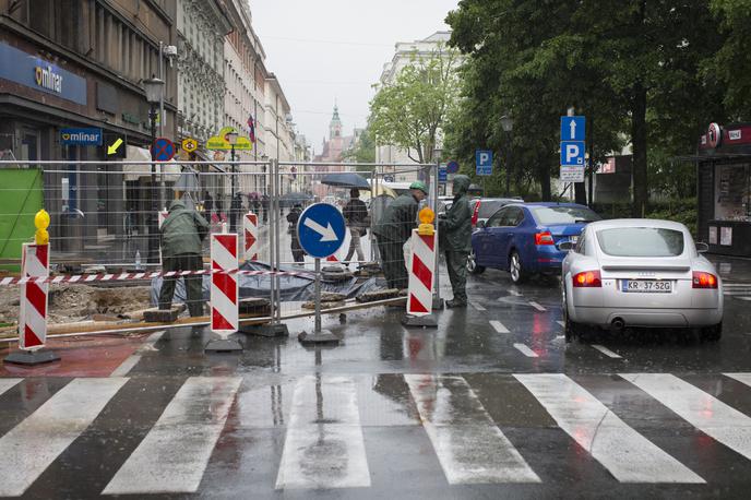 Gradbišče na križišču Pražakove in Miklošičeve ulice v Ljubljani - žičnati panel | Foto Bojan Puhek