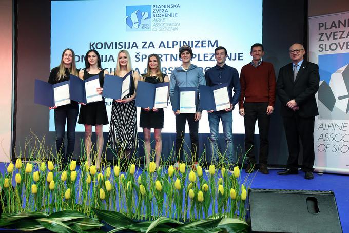 Prejemniki priznanj za vrhunske dosežke na tekmovanjih Katja Kadić, Mia Krampl, Tjaša Kalan, Vita Lukan, Domen Škofic in Gregor Vezonik. | Foto: Irena Mušič Habjan