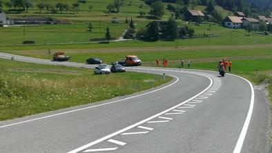 Nova prometna oznaka za motoriste, ki jih umika stran od sredinske črte