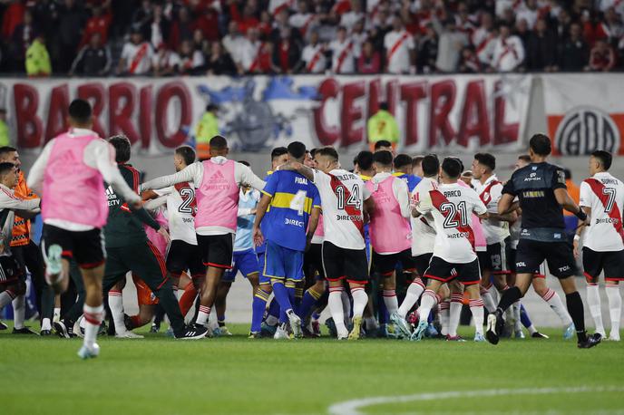 River Plate Boca Juniors | Derbi med argentinskima velikanoma je zaznamoval kaos po edinem zadetku na tekmi. | Foto Reuters