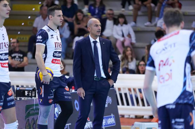 Soli je trenutno trener italijanskega kluba Itas Trentino Volley, s katerim je lani osvojil ligo prvakov. Za klub igra slovenski srednji bloker Jan Kozamernik. | Foto: Guliverimage