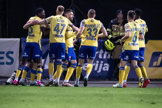 NŠ Mura FC Koper | Zadnjo tekmo 27. kroga sta odigrala Mura in Koper. Odločil jo je Maks Barišić. | Foto Blaž Weindorfer/Sportida