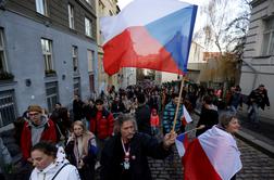 Vzhodnoevropski voditelji zaznamovali obletnico žametne revolucije, na ulicah 250 tisoč protestnikov