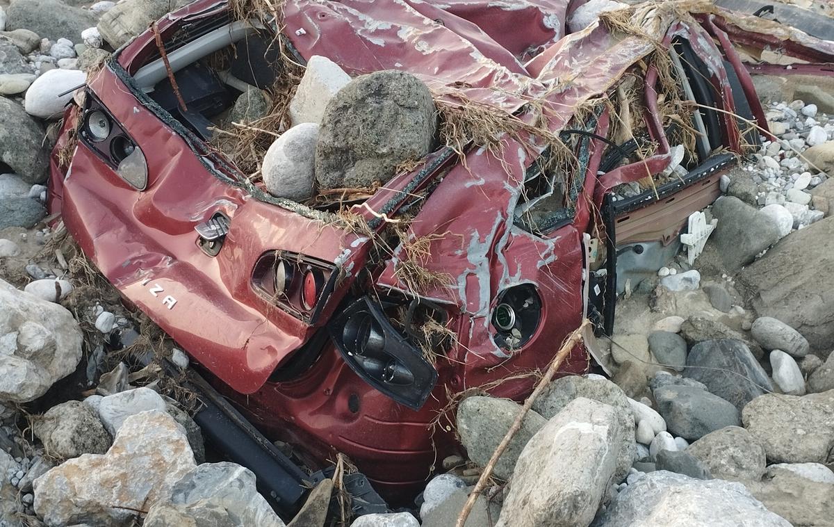 Ljubno avto poplava | Posledice poplav v občini Ljubno. To je bila nekoč seat ibiza. | Foto PGD Radmirje