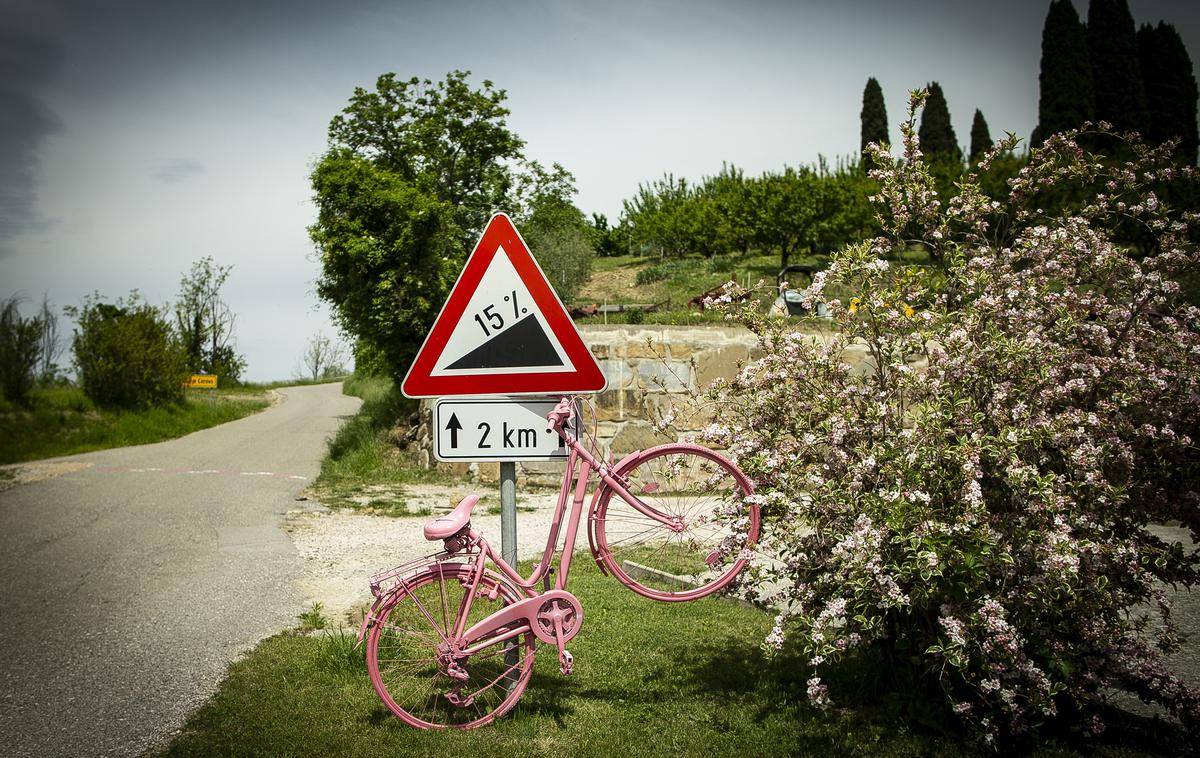 Giro D'Italia v Brdih | V nedeljo, 23. maja 2021, se bo karavana Dirke po Italiji zapeljala tudi skozi Slovenijo. V Goriških brdih in Novi Gorici bodo kolesarji prevozili 43 kilometrov, od tega kar 39 po Brdih, ki se jih je zaradi njihove lege in vinogradniške tradicije oprijel vzdevek slovenska Toskana. | Foto Ana Kovač