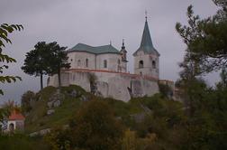 Župnik se upira prisilni upokojitvi #video