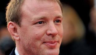 Guy Ritchie naj bi režiral film o kralju Arturju