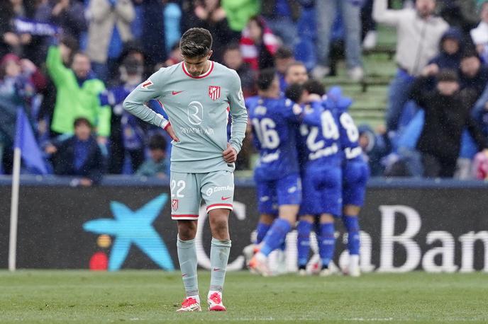 Getafe Atletico | Getafe je premagal Atletico prvič po 24 tekmah. Pred tem je štirikrat remiziral in kar 20-krat izgubil, tokrat pa po napetem zaključku ugnal favorita. | Foto Reuters