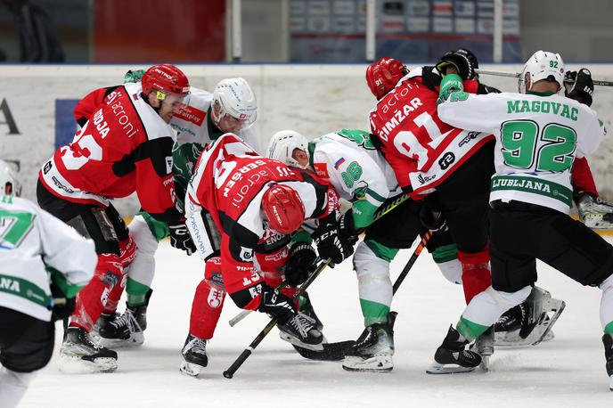 HDD Jesenice : HK Olimpija | Olimpija v finalni seriji DP proti Jesenicam vodi že z 2:0 v zmagah. | Foto www.alesfevzer.com