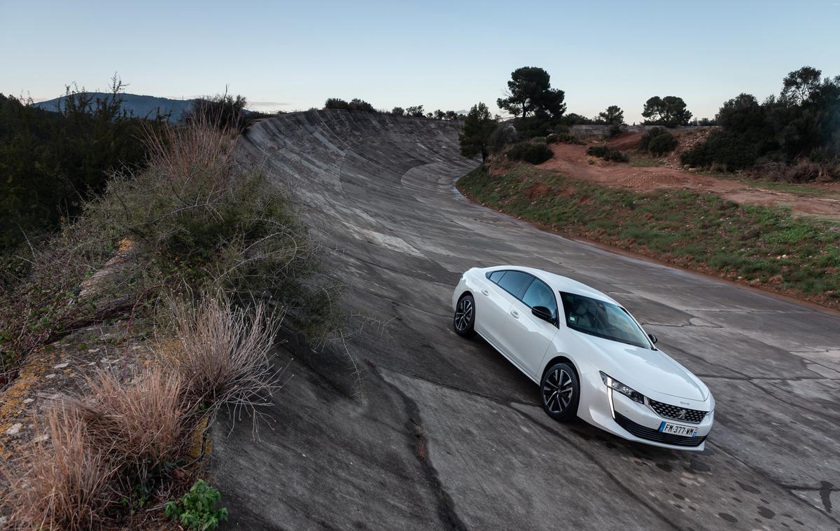 oval Sitges | Ostanki takih ovalnih stez v Evropi – tiste v Monzi, blizu Pariza in Barcelone – se zdijo kot spomenik cvetočemu razvoju avtomobilske industrije po koncu prve svetovne vojne. | Foto Peugeot