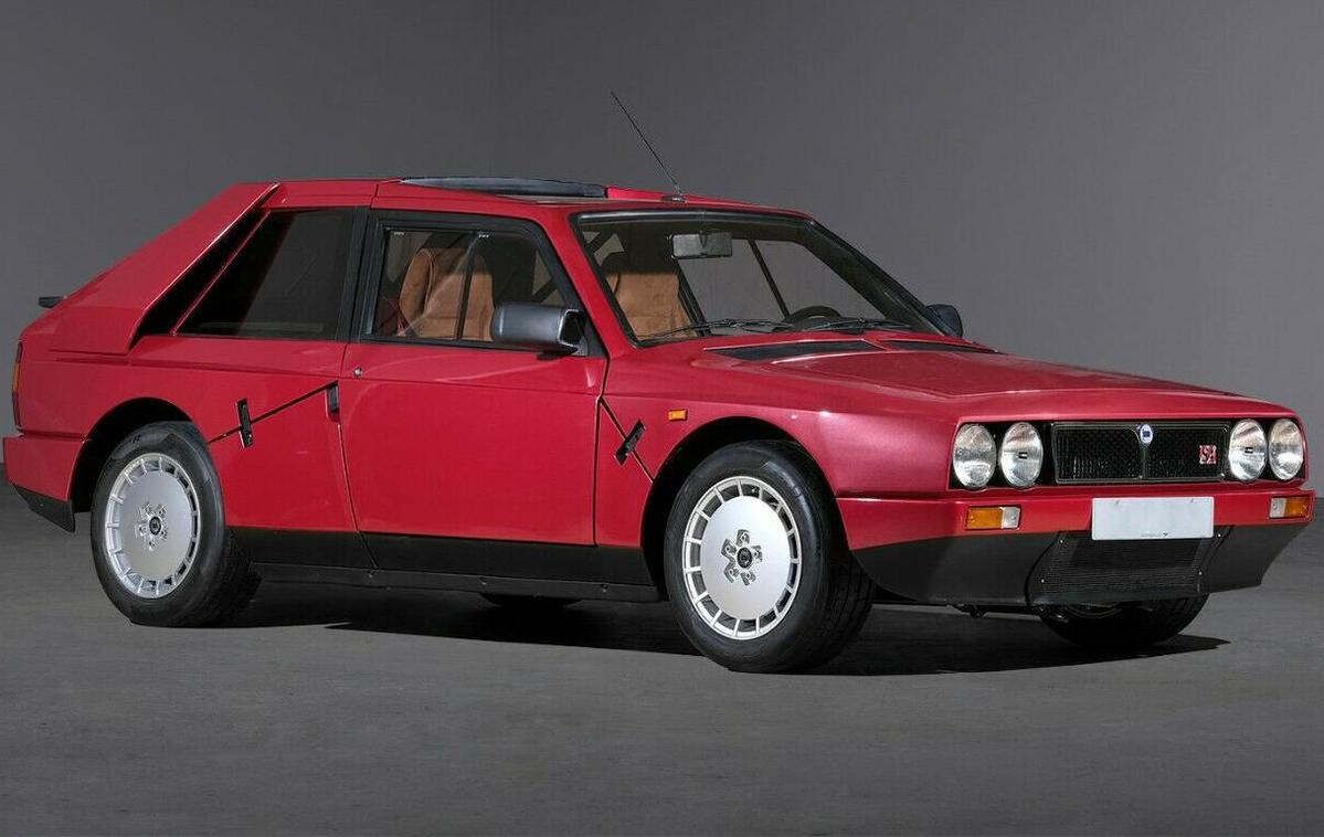 Lancia Delta S4 Stradale | To je lancia delta S4 stradale, ki je bila homologacijska osnova za Lanciin dirkalnik skupine B. | Foto Comercial Chelsea