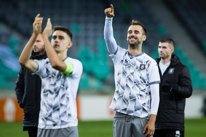 NK Olimpija : Klaksvik Mustafa Nukić | Nogometaši Olimpije so dočakali prvo evropsko zmago, s katero so zadržali možnosti za napredovanje. | Foto Grega Valančič/www.alesfevzer.com