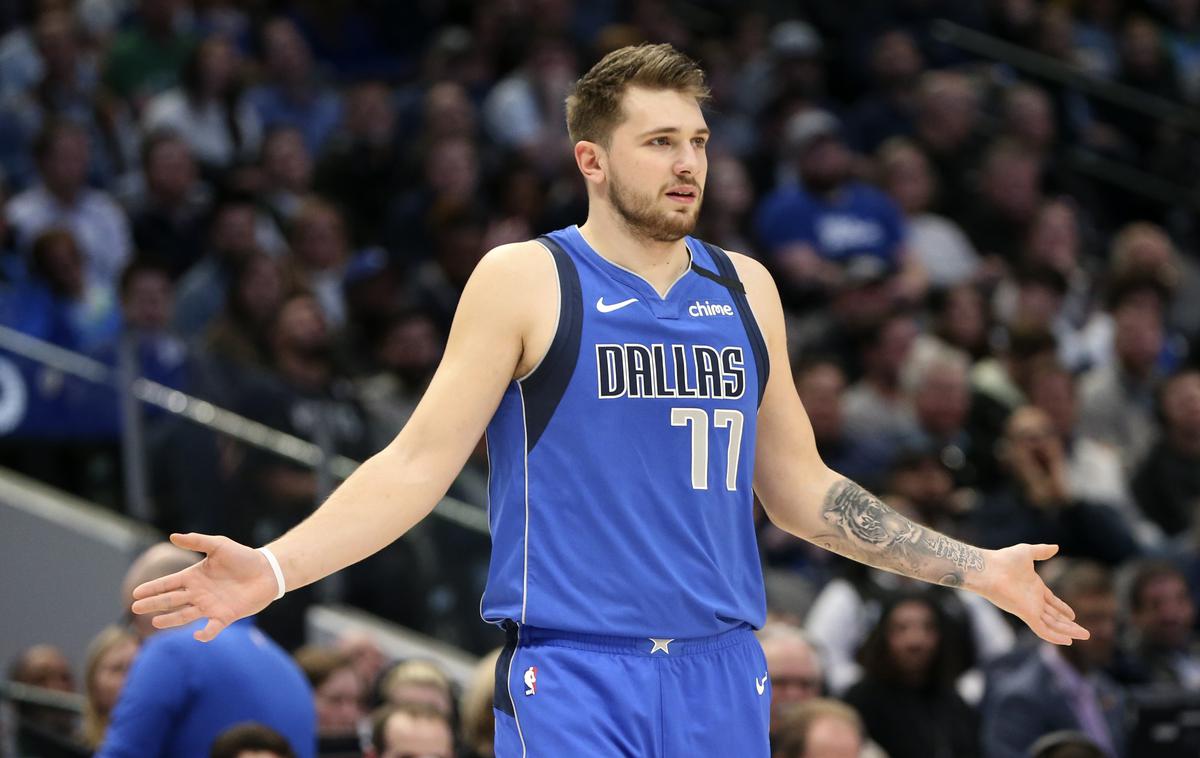 Luka Dončić | Luka Dončić prav tako ni mogel verjeti, da sodniki niso priznali koša Damiana Lillarda. | Foto Reuters