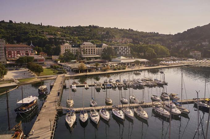 Kempinski Palace Portoroz_Exterior with pier (1)_1200 | Foto: Kempinski Palace Portorož