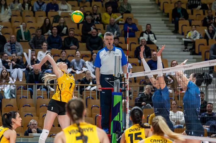 Calcit Volley : Vakifbank | Kamničanke so v Tivoliju pričakovano izgubile s favorizirano turško zasedbo. | Foto CEV