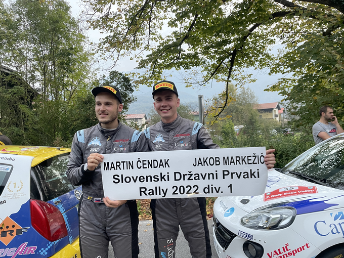 Martin Čendak (desno) in Jakob Markežič sta z opel adamom cup postala državna prvaka v Diviziji 1. | Foto: Gregor Pavšič