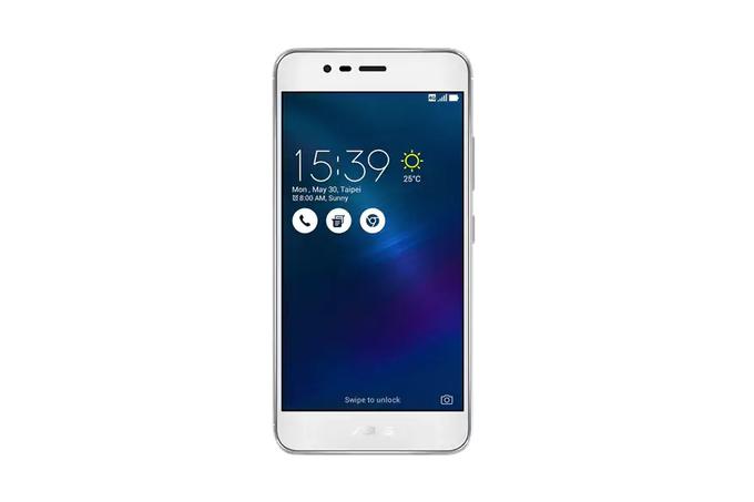 Tako velik pametni telefon bi moral imeti zaslon z ločljivostjo slike vsaj Full HD (1.080 x 1.920 slikovnih pik), a testni ZenFone 3 Max kaže sliko le v ločljivosti HD (720 x 1.280 pik). Posledica tega je, da je vsebina zaslona videti malce "mehko" – sliki manjka ostrine, kakršno lahko vidimo pri pametnih telefonih z zasloni višjih ločljivosti. Maksimalna svetlost zaslona je sicer zelo zadovoljiva.  |  Foto: Asus | Foto: 