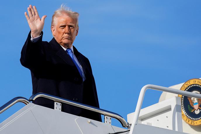 Donald Trump | Pravno zaščito bodo izgubili 30 dni po objavi odredbe ministrstva za domovinsko varnost v zveznem registru, ki je predvidena v ponedeljek, poročajo tuje tiskovne agencije. | Foto Reuters