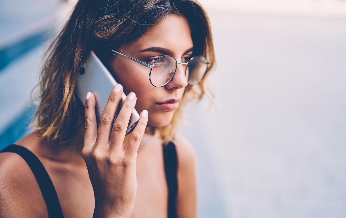 dekle, ženska, pametni telefon | Foto Shutterstock