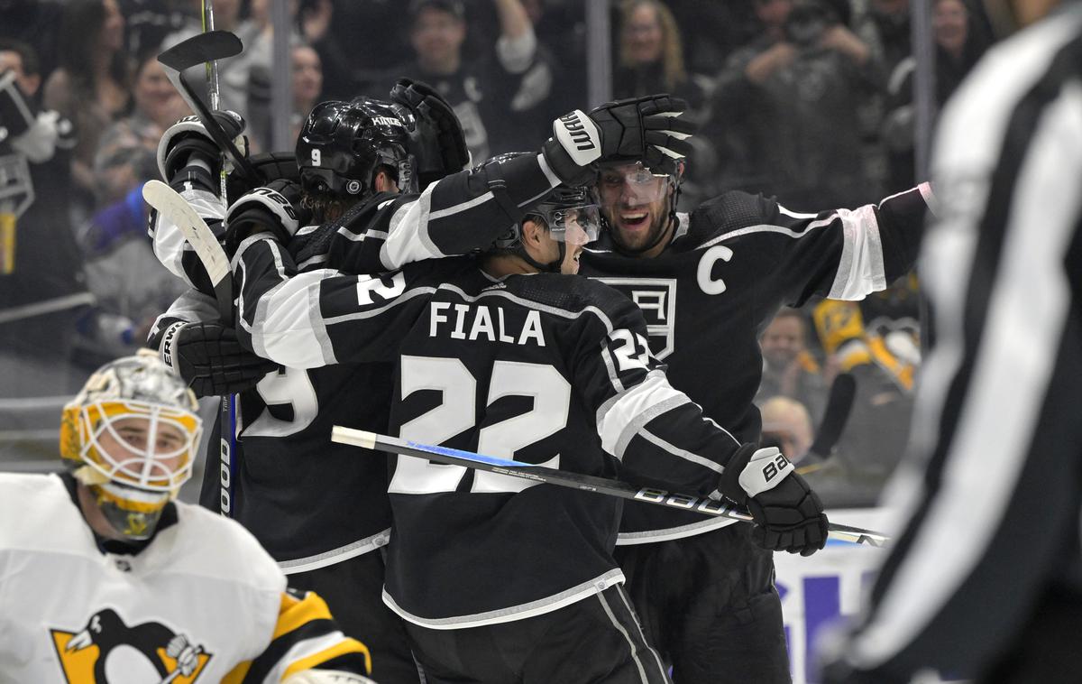 Los Angeles Kings | Kralji so s kar 6:0 na domačem ledu premagali Pittsburgh. | Foto Guliverimage