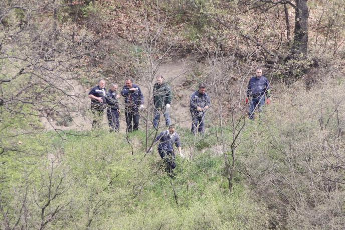 Danka. Iskalna akcija. Uboj. | Umrl je 40-letni brat enega od osumljencev za smrt deklice, ki se je zgodaj zjutraj začel slabo počutiti. Mrliški oglednik je potrdil, da je umrl naravne smrti. Policija medtem nadaljuje iskanje dekličinega trupla in napoveduje, da bodo vztrajali, dokler ga ne najdejo. | Foto Pixsell