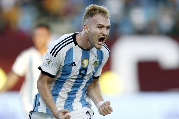 Argentina Brazilija nogomet | Luciano Gondou, 22-letni napadalec Argentine, jo je pošteno zagodel Braziliji. | Foto Reuters