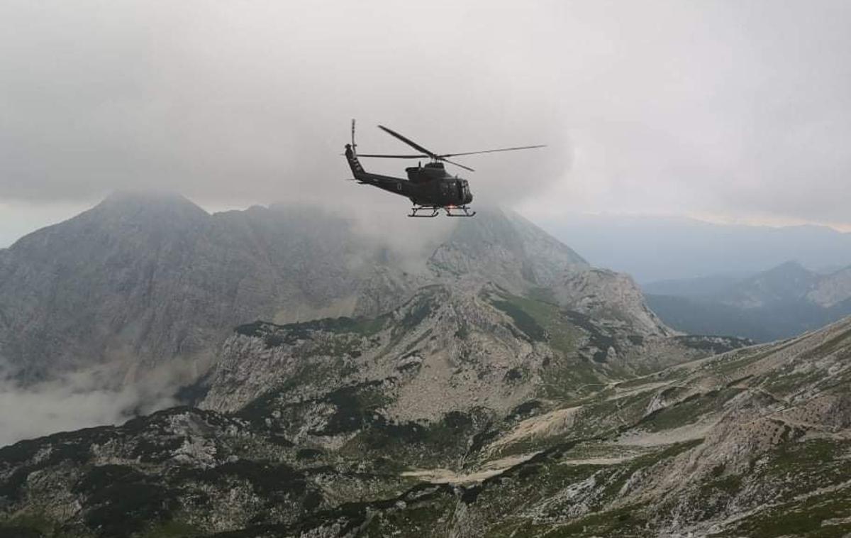 Kredarica reševalna akcija | Planinci, ki jih je včeraj med sestopom s Triglava presenetila nevihta s strelami, so na varnem.  | Foto GRZS/Facebook