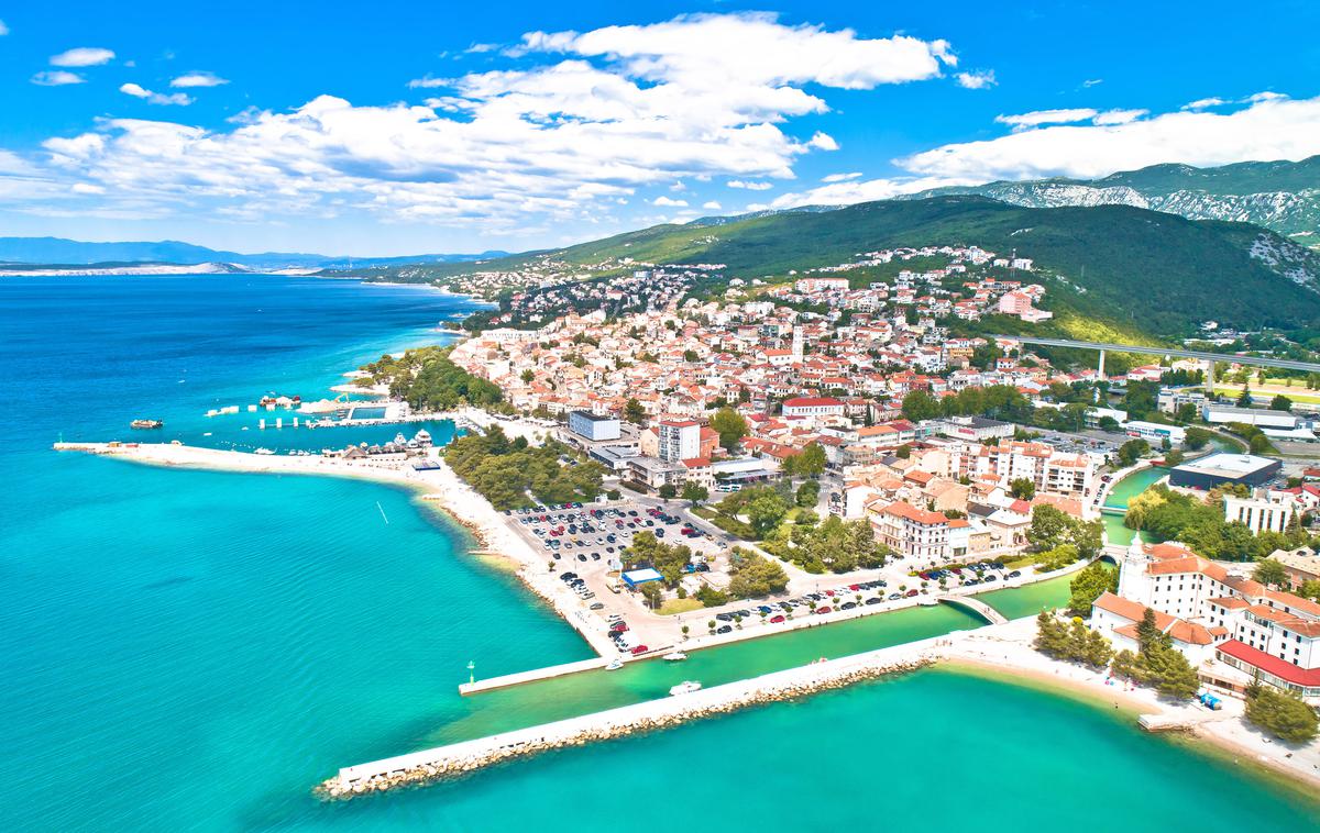 Crikvenica, Hrvaška | V nesreči, ki se je zgodila v okolici Crikvenice, je bilo poškodovanih več ljudi. | Foto Shutterstock