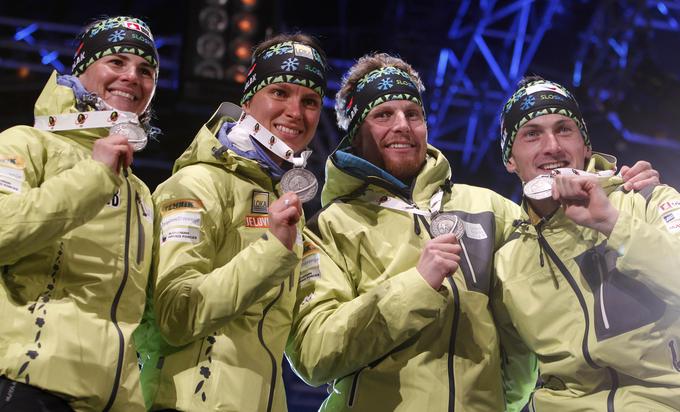 Srebrna mešana štafeta s SP v Ruhpoldingu 2012 - Andreja Mali, Teja Gregorin, Klemen Bauer in Jakov Fak. | Foto: Guliverimage/Vladimir Fedorenko