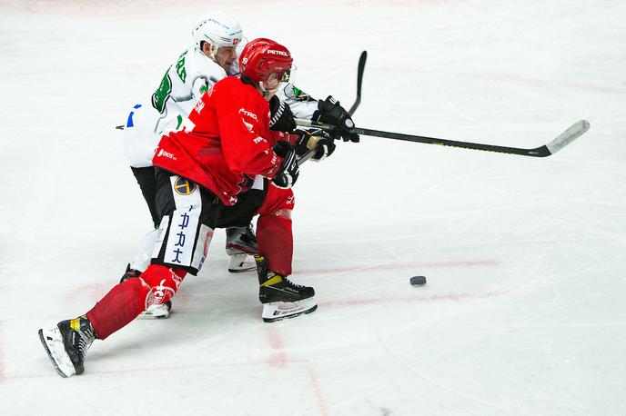 HDD Jesenice HK Olimpija | Olimpija ostaja na drugem mestu Alpske lige, Jeseničani so se z novo zmago prebili na tretje. | Foto Peter Podobnik/Sportida