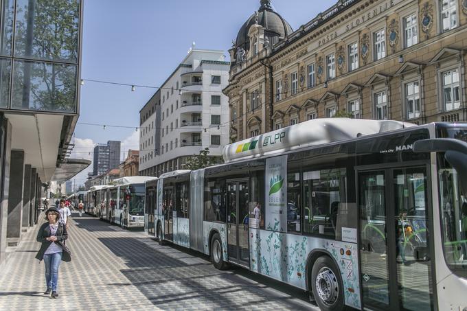 18-metrski zgibni avtobus LPP sprejme 150 potnikov. | Foto: Bojan Puhek