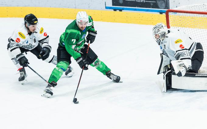 Novinec Rok Kapel je prispeva dva zadetka. | Foto: Vid Ponikvar/Sportida