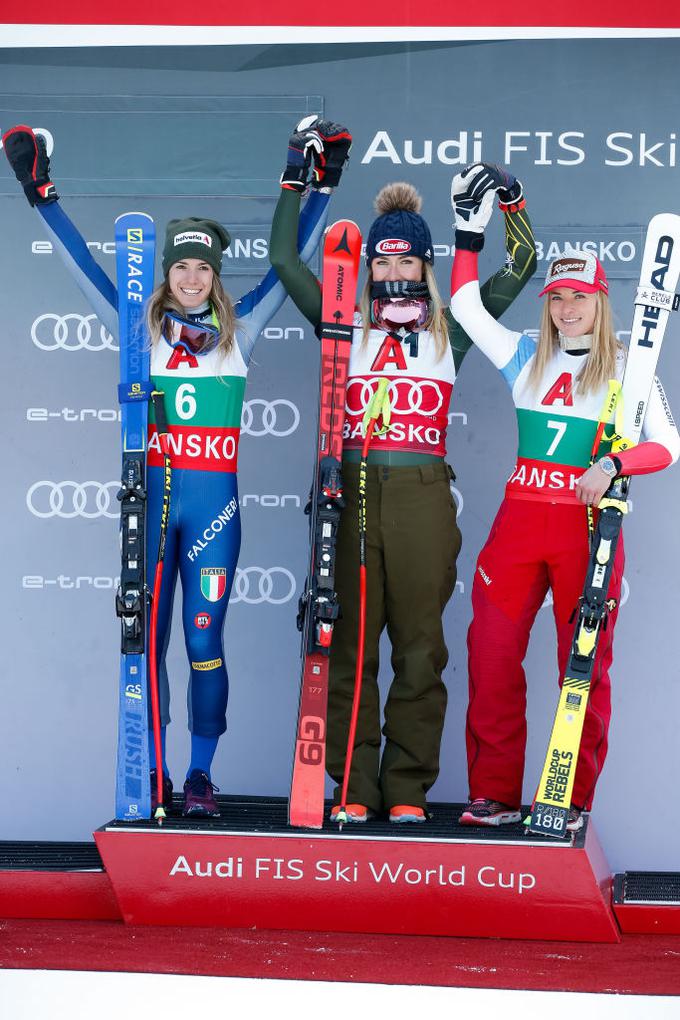 Mikaela Shiffrin je v treh dneh tekmovanj v Banskem osvojila kar 250 točk in ima po polovici izpeljanih ženskih tekem, 21 od 40, na vrhu razpredelnice 1.225 točk. | Foto: Gulliver/Getty Images