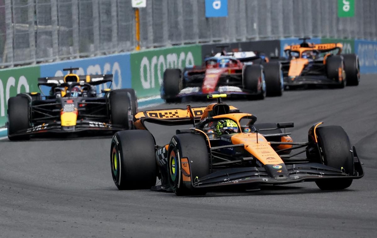 Miami Max Verstappen Red Bull Lando Norris McLaren | Lando Norris je izkoristil varnostni avto in se sredi dirke znašel na prvem mestu. In prišel do prve zmage v formuli 1. | Foto Reuters