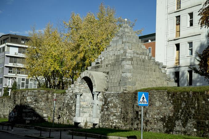 Rimski zid na Mirju | Foto: Ana Kovač