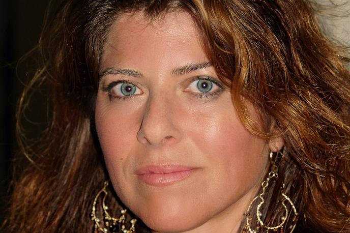 Naomi Wolf | 58-letnica avtorica knjig o feminizmu in politiki v ZDA je na Twitterju ponavljala enaka opozorila, kot jih lahko zasledimo v najbolj skrajnih skupnosti nasprotnikov ukrepov in cepljenja na Facebooku, tudi v nekaterih slovenskih. | Foto Wikimedia Commons