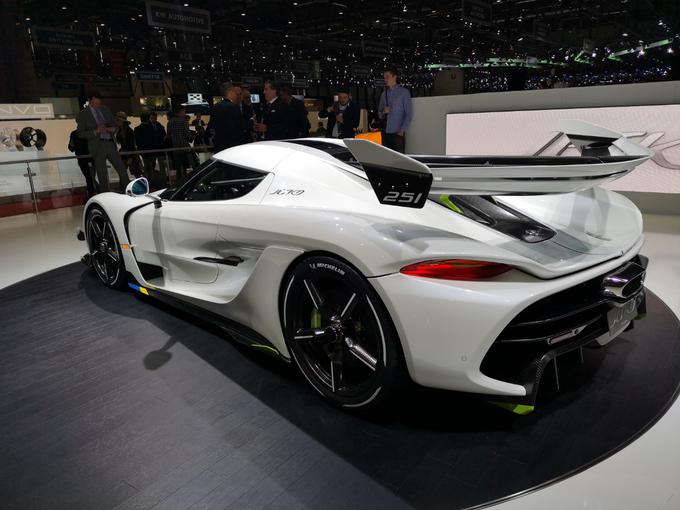 Koenigsegg je jeska opremil z motorjem V8, ki ima moč do 1.600 "konjev". | Foto: Gregor Pavšič