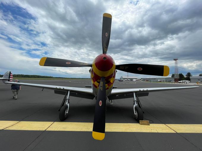 Iz Avstrije je v Maribor prišla 28-članska ekipa, ki je imela s seboj osem različnih letal in en helikopter. | Foto: Gregor Pavšič