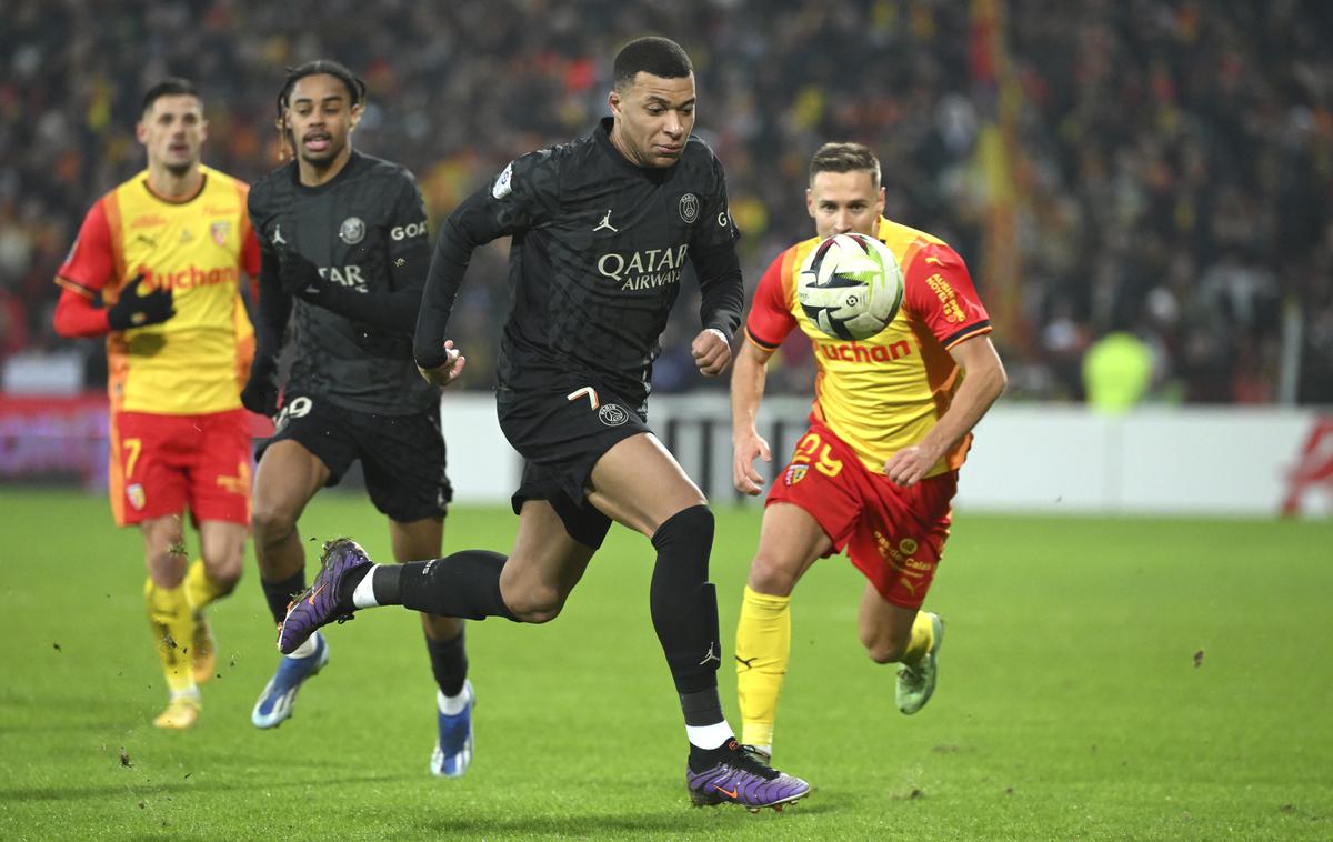 Kylian Mbappe, PSG | PSG se je po zmagi nad Lensom še utrdil na vrhu francoske lige. Najboljši strelec lige Kylian Mbappe je dosegel že 19. gol v domači sezoni. | Foto Guliverimage