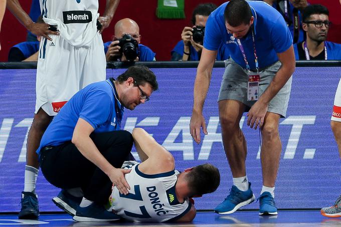 Jurijev oče Marko Macura (na fotografiji levo) je že vrsto let reprezentančni zdravnik. | Foto: Vid Ponikvar