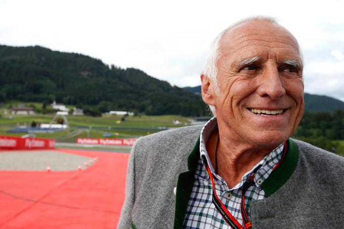 Idejni vodja oblikovanja Fundacijo Wings For Life je direktor Red Bulla Dietrich Mateschitz. Fundacijo je ustanovil skupaj z dvakratnim svetovnim prvakom v motokrosu Heinzom Kinigadnerjem. Njegov sin Hannes se je leta 2003 ponesrečil z motorjem in je od nesreče dalje tetraplegik. | Foto: Getty Images