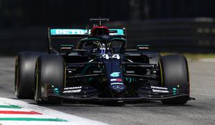 Mercedes razred zase, Hamilton z rekordom, Ferrari razočaral